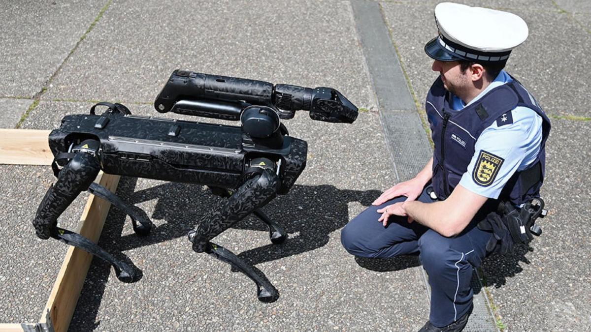 полицейский робот пес