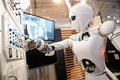 Робот-кот, зеркало-визажист, переносная электростанция и другие интересные изобретения 2019 года Робот-кот, зеркало-визажист, переносная электростанция и другие интересные изобретения 2019 года