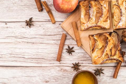 Попробовала сделать сладкий рулет из лаваша — и даже мама спросила, где я купила такую выпечку