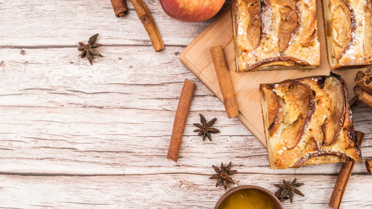 Мини-штрудели из лаваша с яблоком и корицей