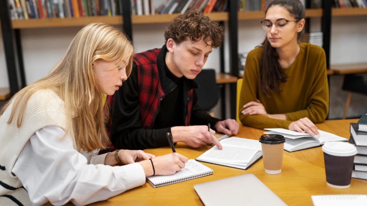 студенты в ВУЗЕ студенты в ВУЗЕ