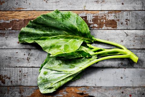 Шпинат содержит витамины A C K и фолиевую кислоту — Едим Дома