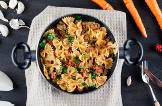 Никогда не думал, что паста с тушёнкой может быть такой вкусной: секрет в мелочи, о которой молчат