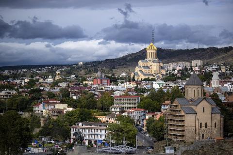 Странные звуки с неба, которые пугают целые города