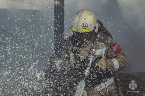 Житель Салехарда первым сообщил о пожаре возле ресторана — Север Пресс