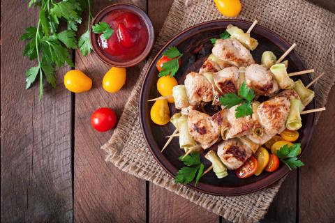 Оленина на хвое поражает вкусом — шашлычки по северному рецепту