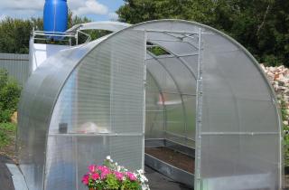 Маленькая, но урожайная: мини-теплицы, которые поместятся даже на шести сотках