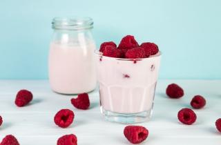 Магазинный йогурт используют как закваску для домашнего – повара