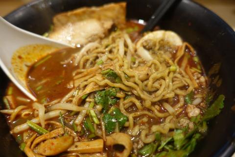 Формула жгучего соуса лапши Buldak вызывает привыкание через эндорфины