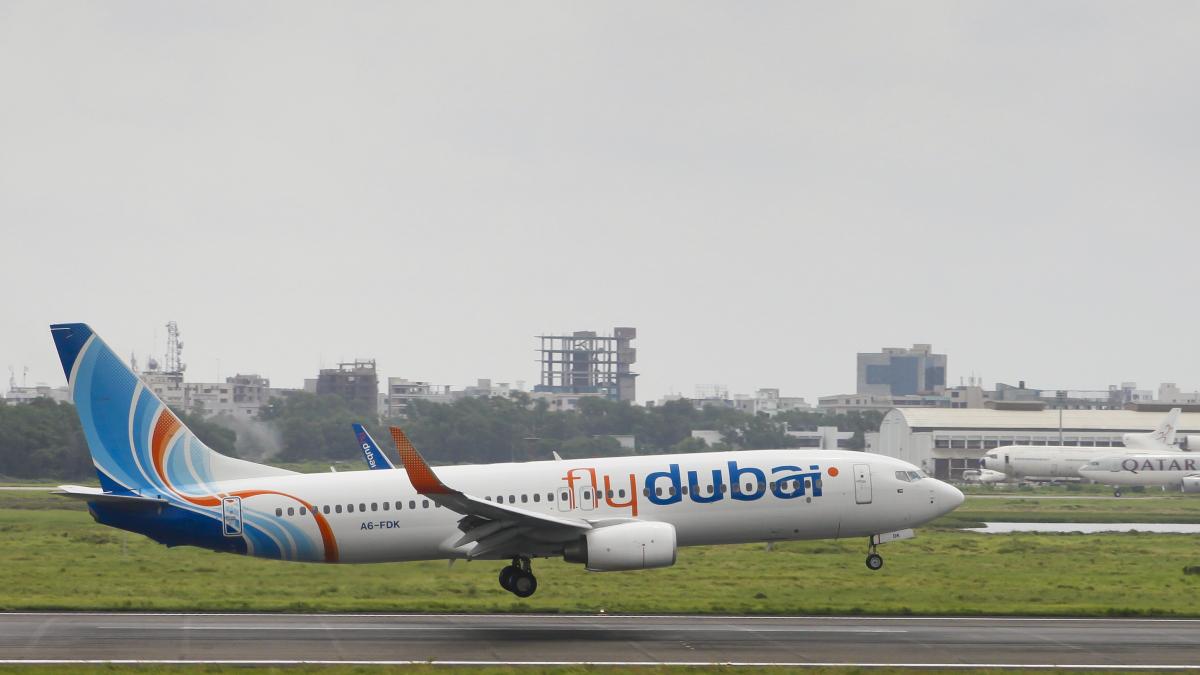 Flydubai Boeing 737-800 A6-FDK Lands at Dhaka Airport (DAC-VGZR) (7515759212)
