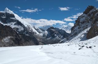 Горы ревут и рушатся: серия лавин в Непале стала самой смертоносной за последние годы