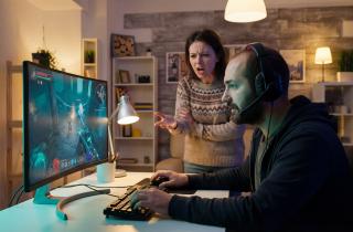 Муж тратит деньги на онлайн-игры: что делать?