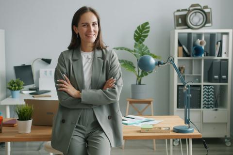 Как одеваться на работу по законам офискора: разгадываем загадки свободного дресс-кода