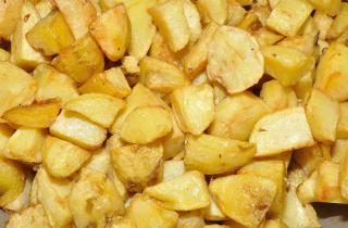 Пошаговый рецепт жареной картошки с луком и золотистой корочкой