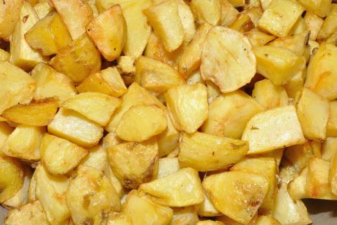 Пошаговый рецепт жареной картошки с луком и золотистой корочкой