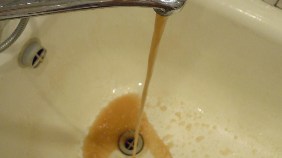 Коричневая вода после отключения.7-crop