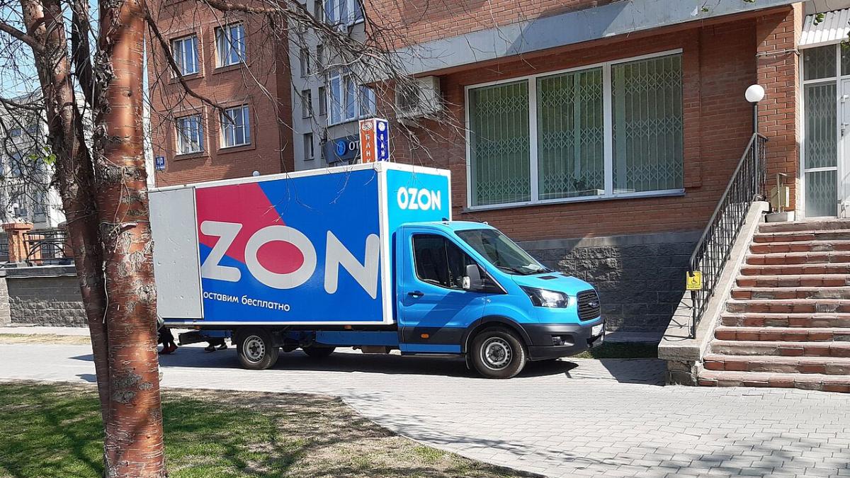 Брендированный автомобиль Ozon