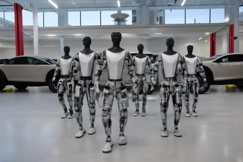 Tesla приостановила производство роботов Optimus из-за проблем с манипуляторами