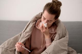 8,5 тысяч в день за болезнь: новая формула больничных ставит работников в неравные условия