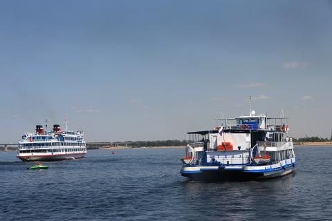 В воде на теплоходе 