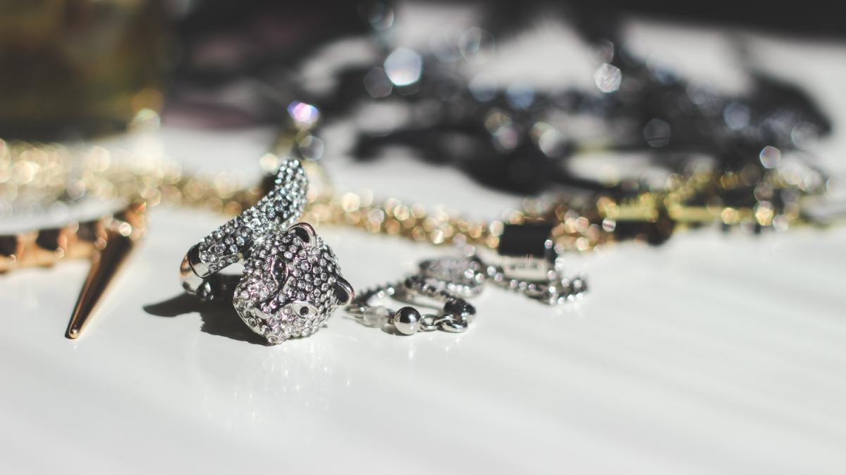 Кольца и ожерелья