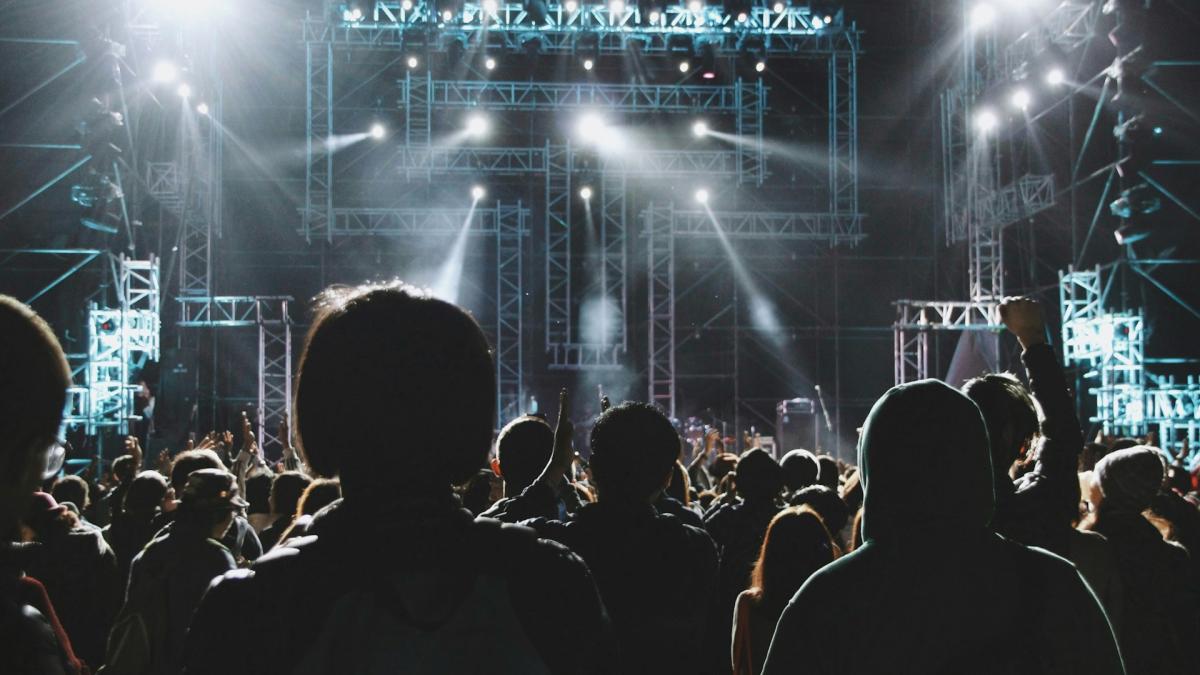 Сцена и зрители