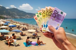 Туристы получили отказ в обмене старых долларов в Таиланде — Мурадян АТОР