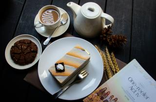 Недолгая выпечка помогла сохранить мягкость основы пирожных — специалисты