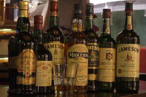 Искусственный интеллект впервые создал рецепт виски — Microsoft