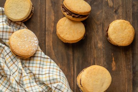 Тонкое раскатывание обеспечило хруст карамельного печенья — пекари