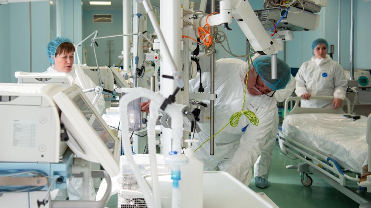 Больница, врачи