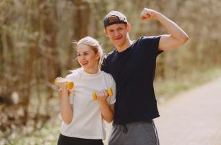 Рост дохода одного партнера делает второго стройнее и активнее — Университет Бата