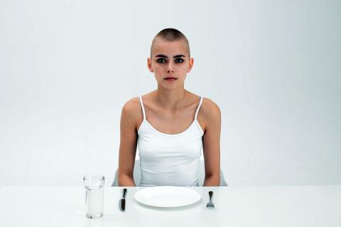 Тарелка пустеет — а бока полнеют: что не так с вашей строгой диетой