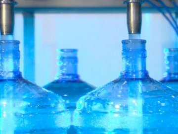 Вода в пластиковых емкостях опасна для здоровья