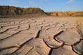 Земная поверхность непрерывно и медленно меняется Земная поверхность непрерывно и медленно меняется