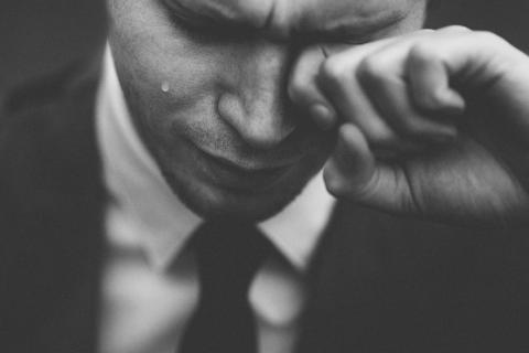 Когда хочется плакать, но нельзя: эмоции и взросление мальчиков
