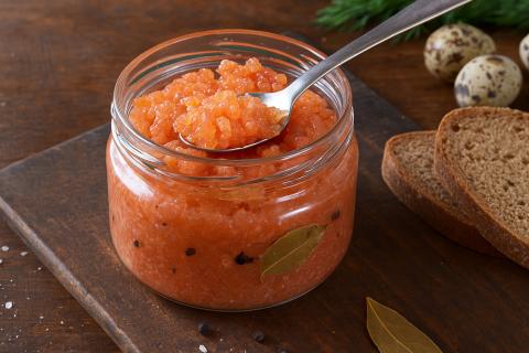 В Магадане задержан мужчина, обманувший женщину на покупку икры — ущерб 17 тысяч рублей