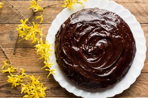 Взбитые сливки назвали лучшим кремом для тортов — кондитеры