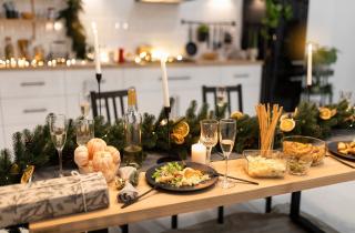 Оливье за 700, икра за 4 тысячи: сколько стоит традиция встретить Новый год по ГОСТу