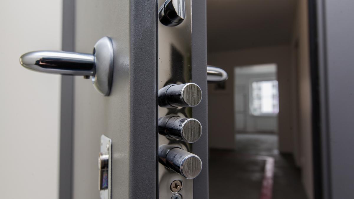 Ручка и замок на входной двери