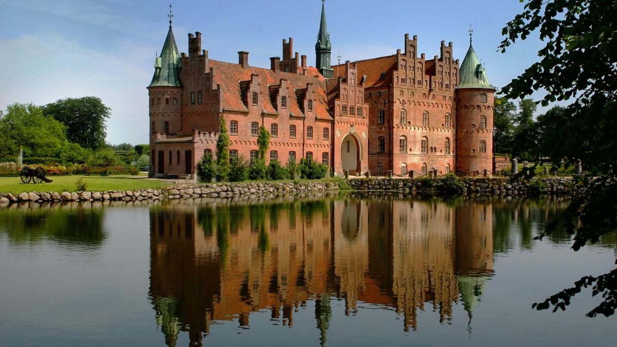 Egeskov Slot spejling Edit 2 Egeskov Slot spejling Edit 2