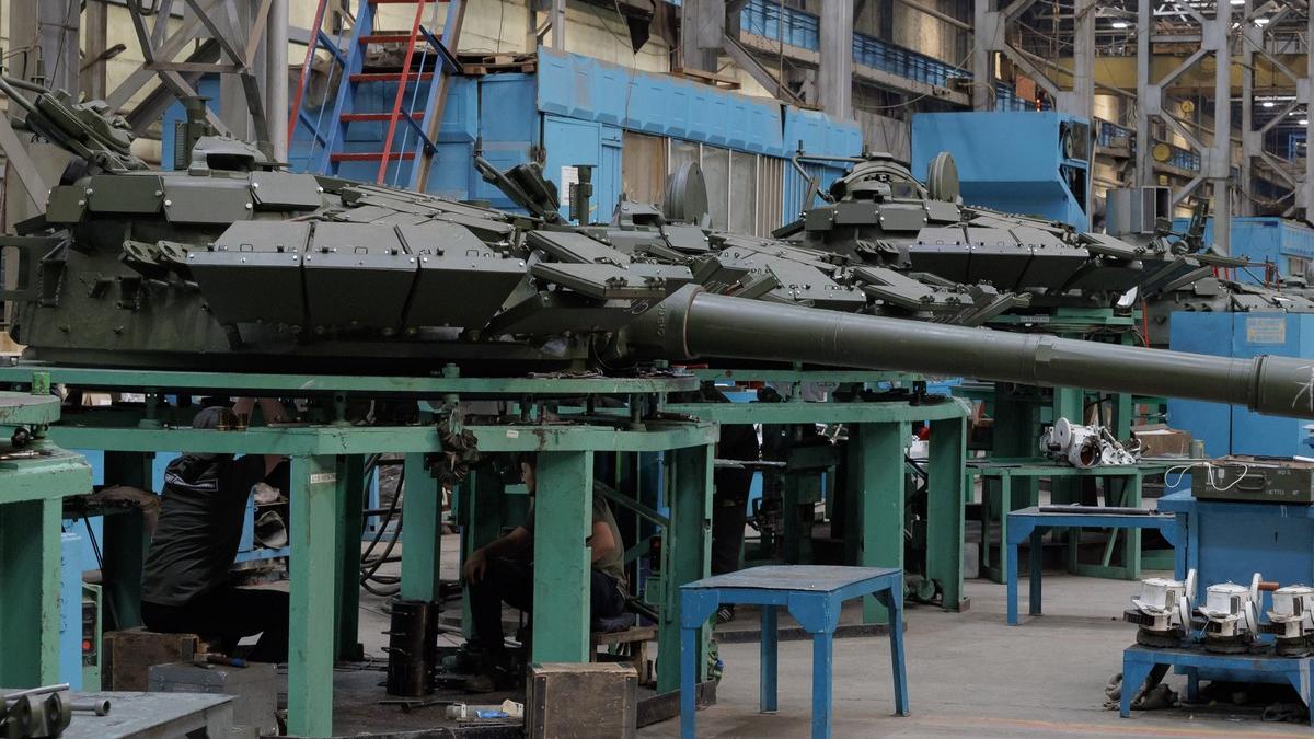 Танк Т-90М. Военный завод в Омске