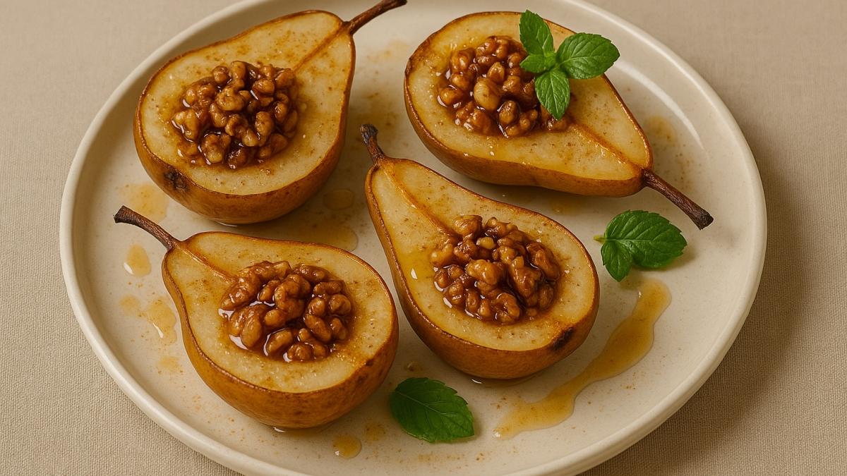 Печёные груши с орехами и мёдом