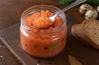 Росстат зафиксировал рост цены красной икры в Югре на 28% за год