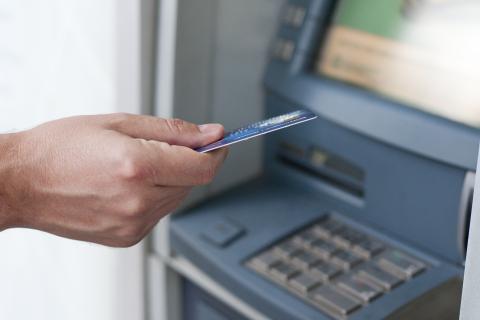 ЦБ России ввёл новые правила контроля снятия наличных для защиты от мошенников