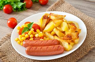 Для диеты выбирайте вегетарианские сосиски с картофелем — диетологи