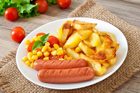 Для диеты выбирайте вегетарианские сосиски с картофелем — диетологи