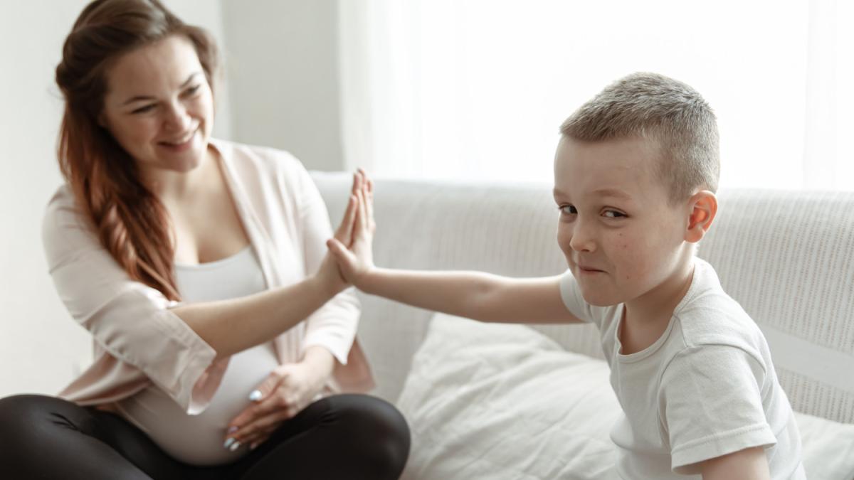 ребенок с мамой