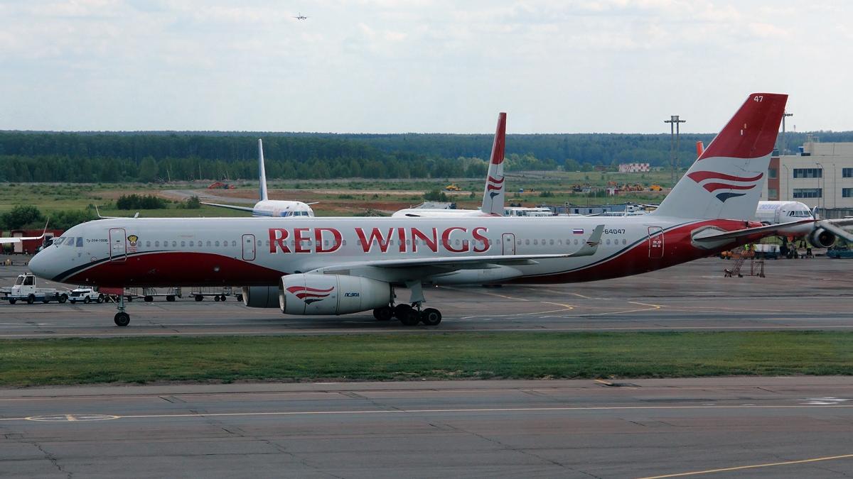 Red Wings Airlines Tupolev Tu-204-100V Dvurekov-1