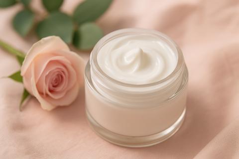 Крем-бальзам Lilac Rouge объединил уход и макияж — Into The Gloss